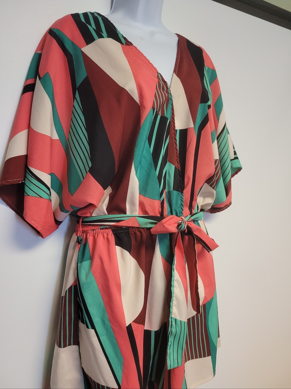 CupsheWomen's Abstract Geo Dolmanin Sleeve Belted Romper Shorts M - Picture 4 of 11